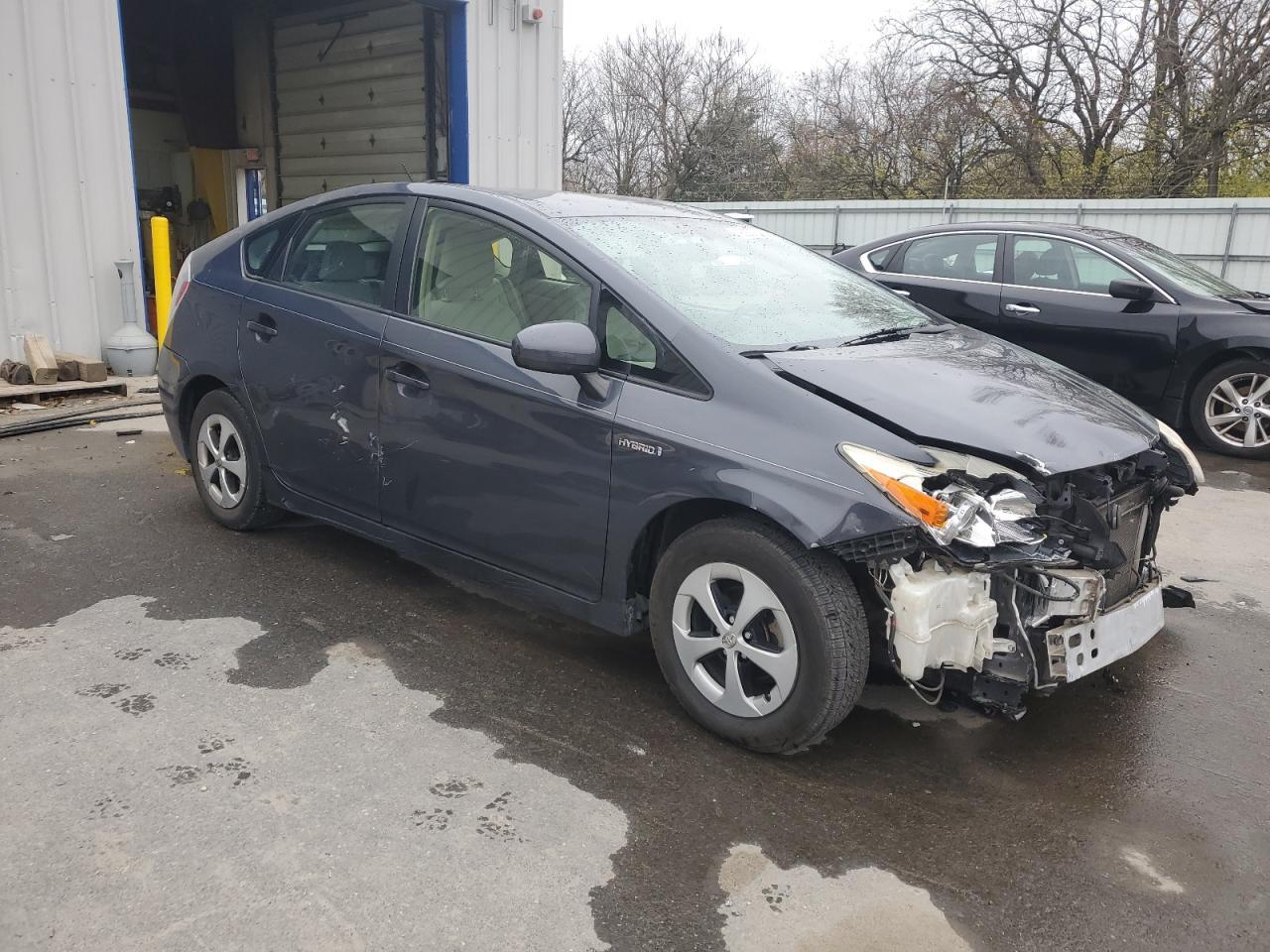 2012 Toyota Prius Three - Фото 4