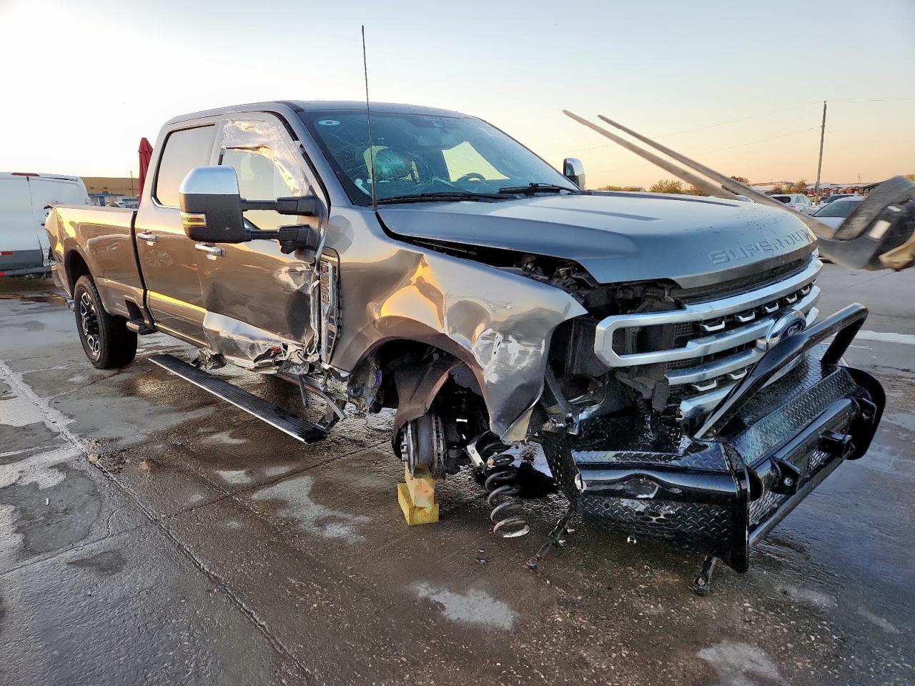 2024 Ford F350 Super Duty - Image 4