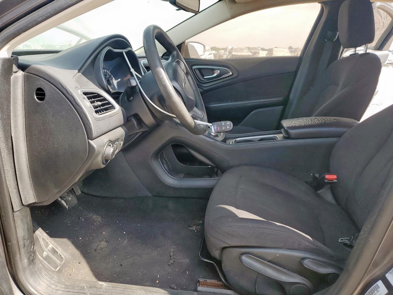 2015 Chrysler 200 Limited - Image 7