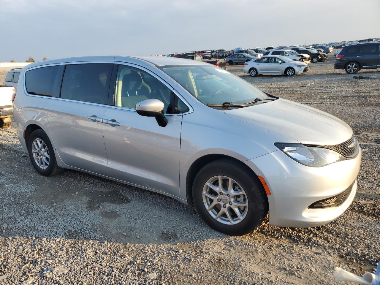 2022 Chrysler Voyager Lx - Фото 4