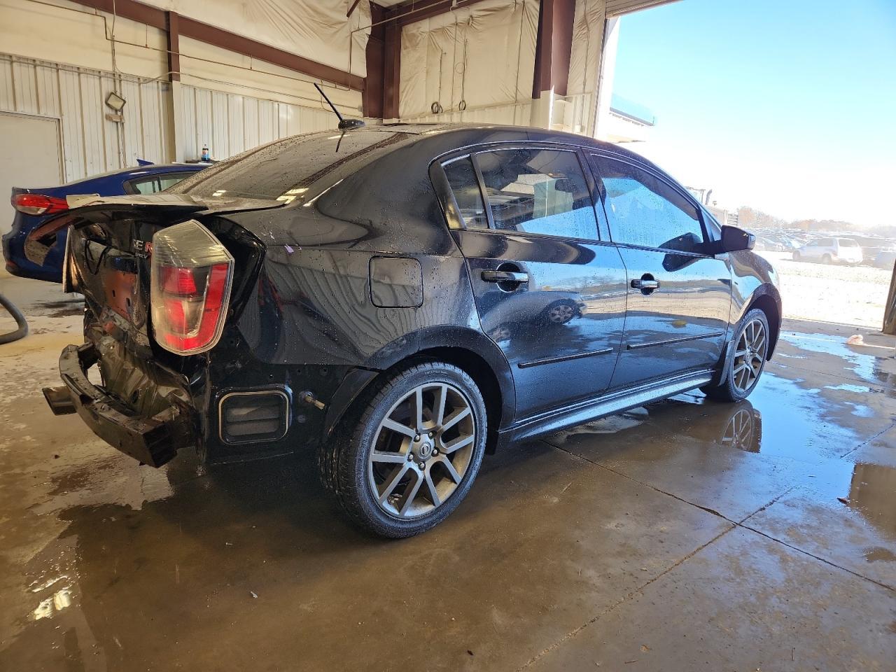 2011 Nissan Sentra Se-R Spec V - Image 3