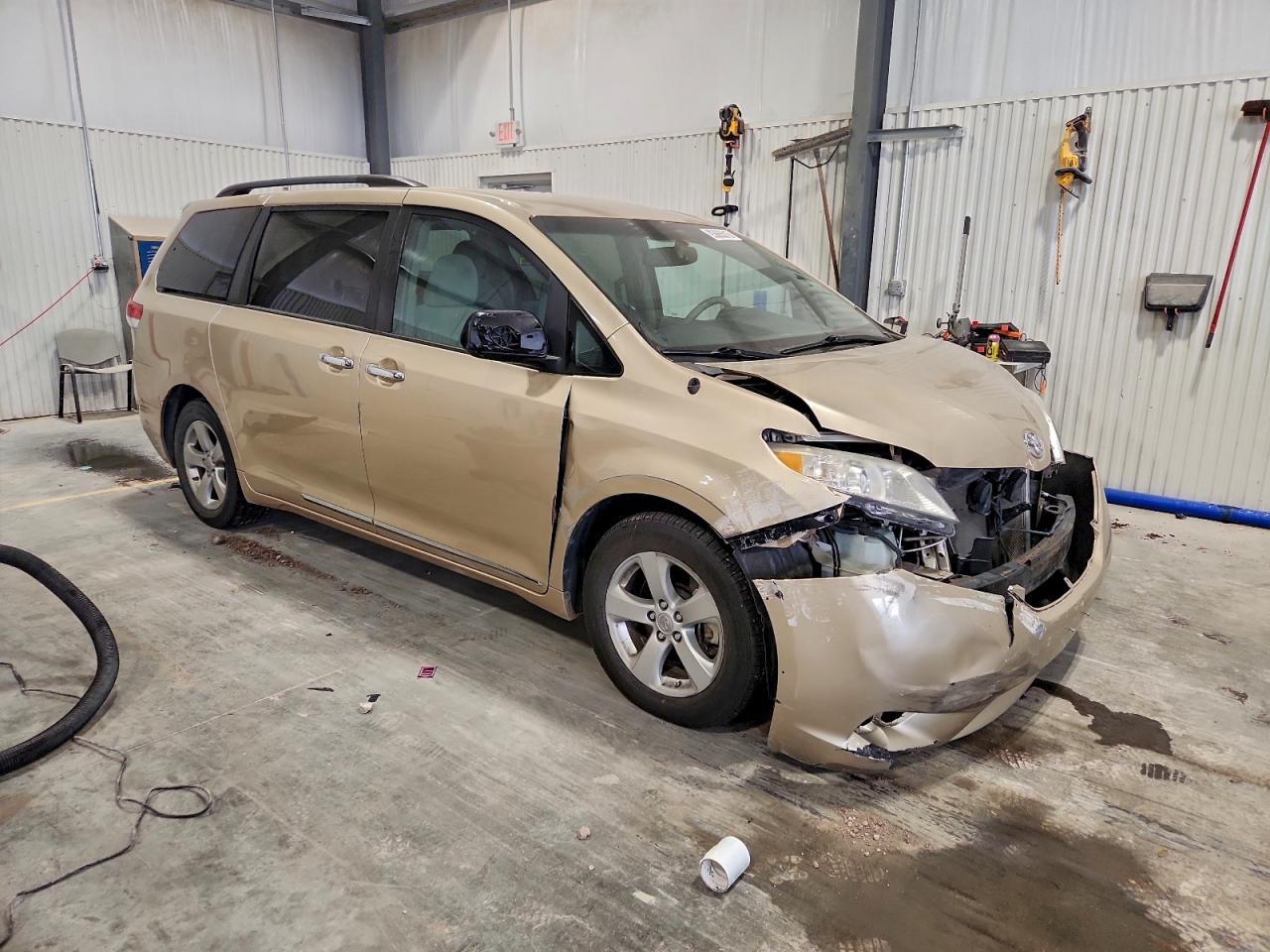 2014 Toyota Sienna Le - Фото 4