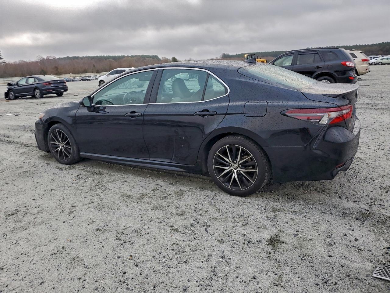 2022 Toyota Camry Se - Image 2