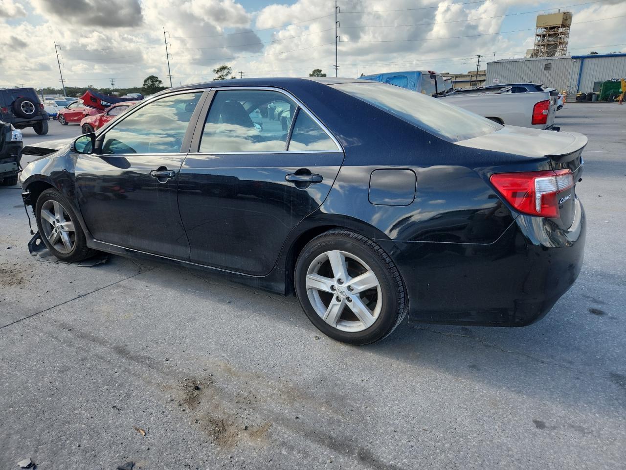2012 Toyota Camry Base - Фото 2