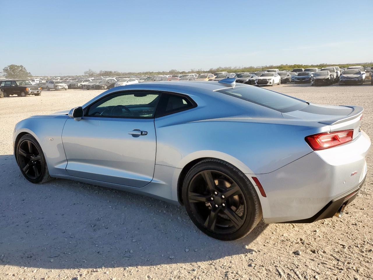 2017 Chevrolet Camaro Lt - Image 2