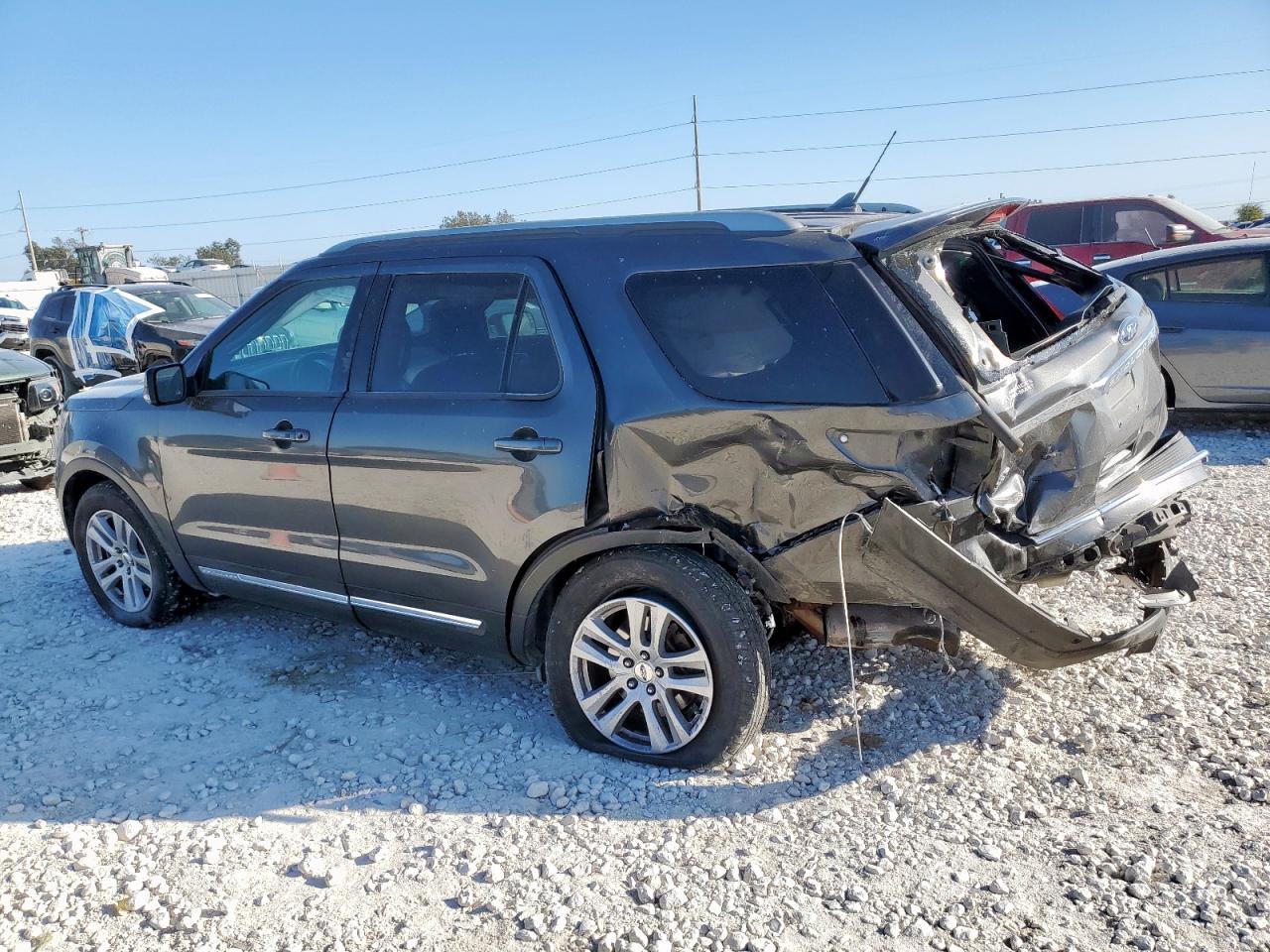 2018 Ford Explorer Xlt - Фото 2
