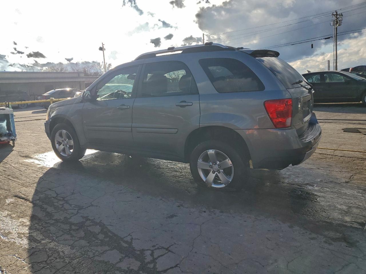 2006 Pontiac Torrent - Image 2