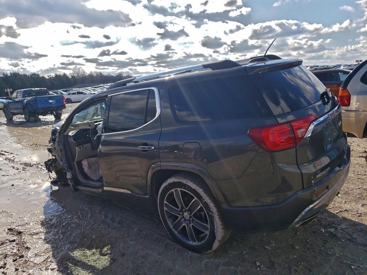 2019 GMC Acadia Denali - Фото 2