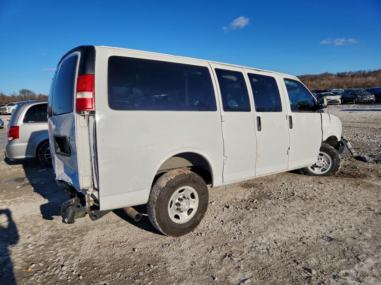 2015 Chevrolet Express - Фото 3