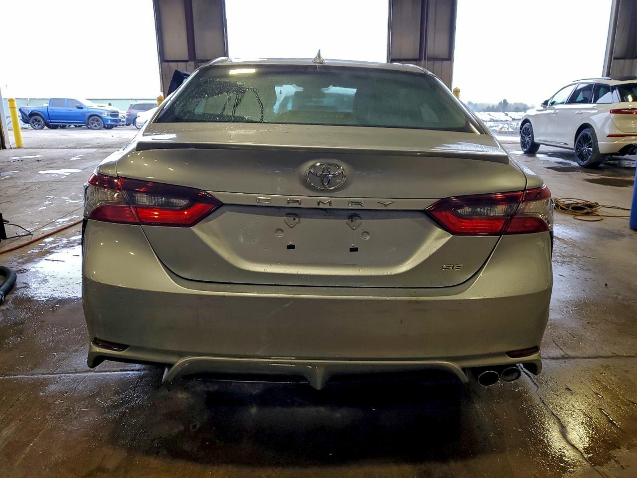 2022 Toyota Camry Se - Фото 6