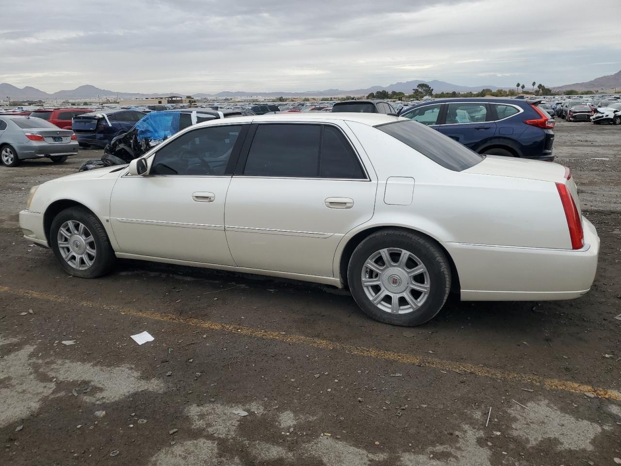 2008 Cadillac Dts - Image 2