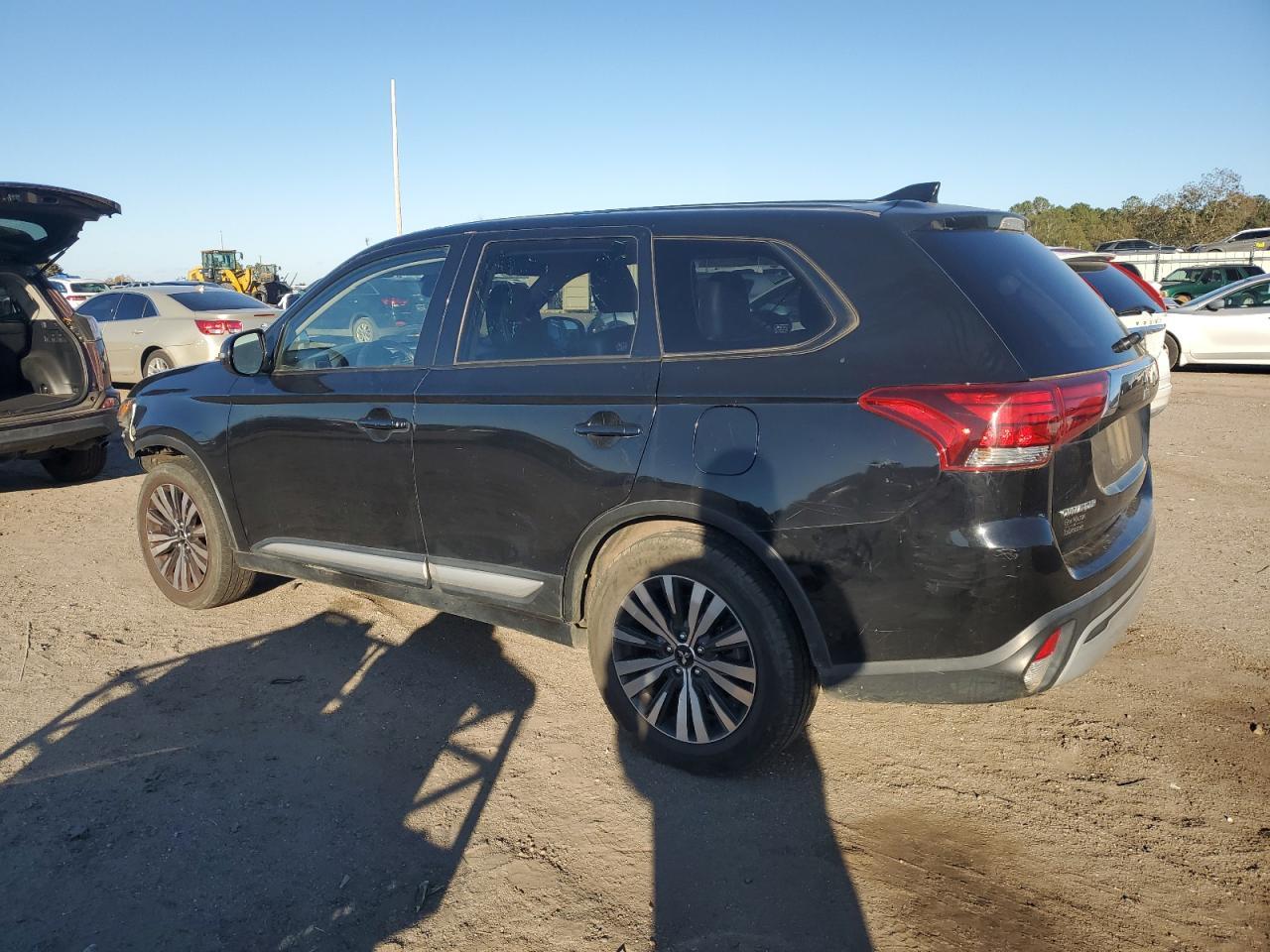 2020 Mitsubishi Outlander Se - Фото 2