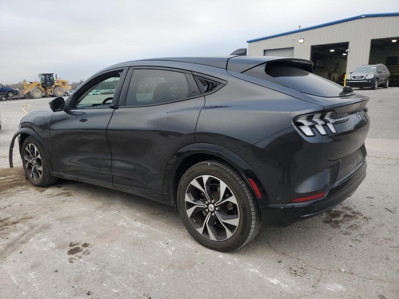 2021 Ford Mustang Mach-E Premium - Фото 2