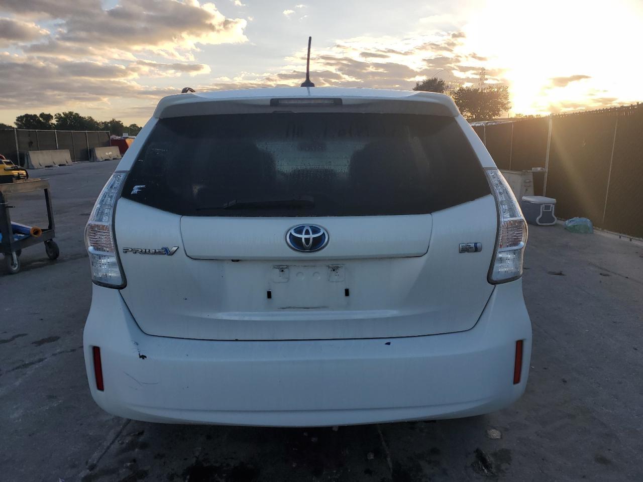 2012 Toyota Prius V - Фото 6