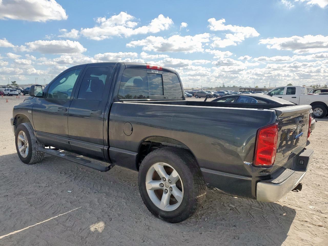 2007 Dodge Ram 1500 St - Фото 2