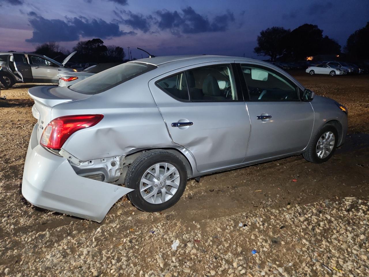 2018 Nissan Versa Sv - Фото 3