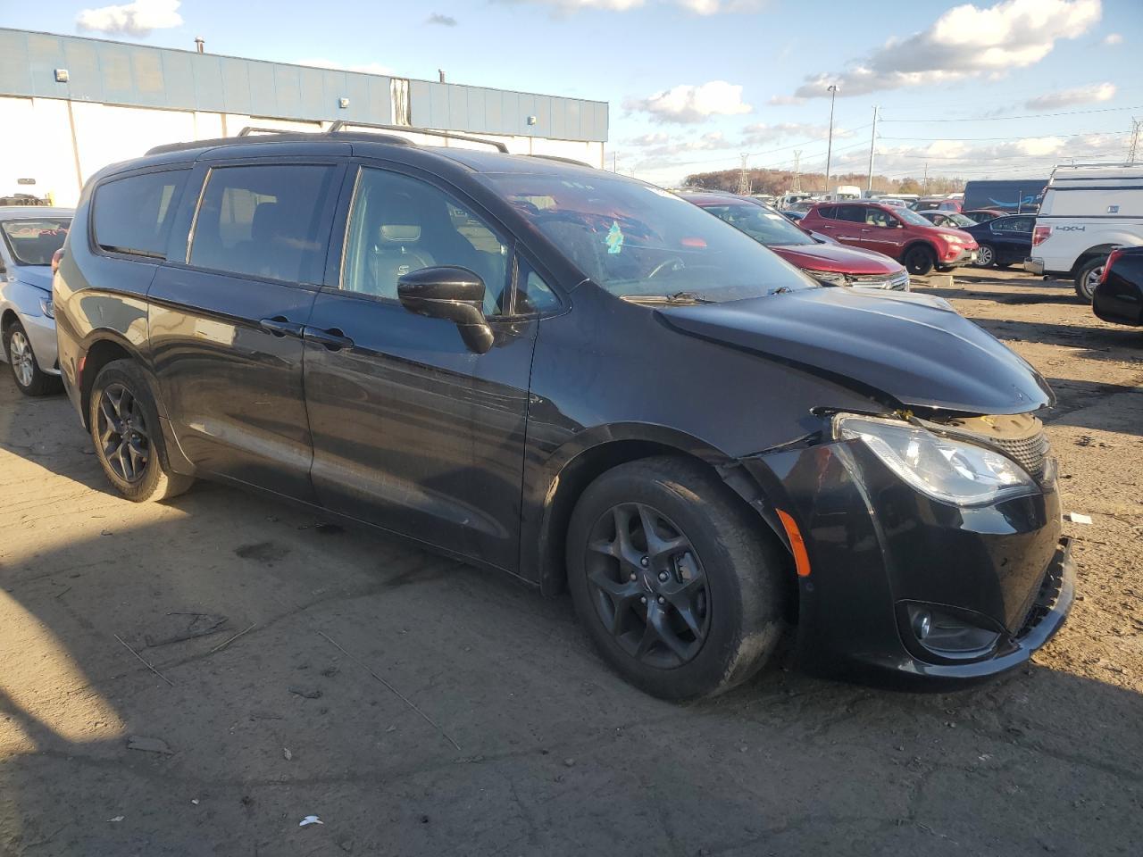 2019 Chrysler Pacifica Touring L Plus - Image 4
