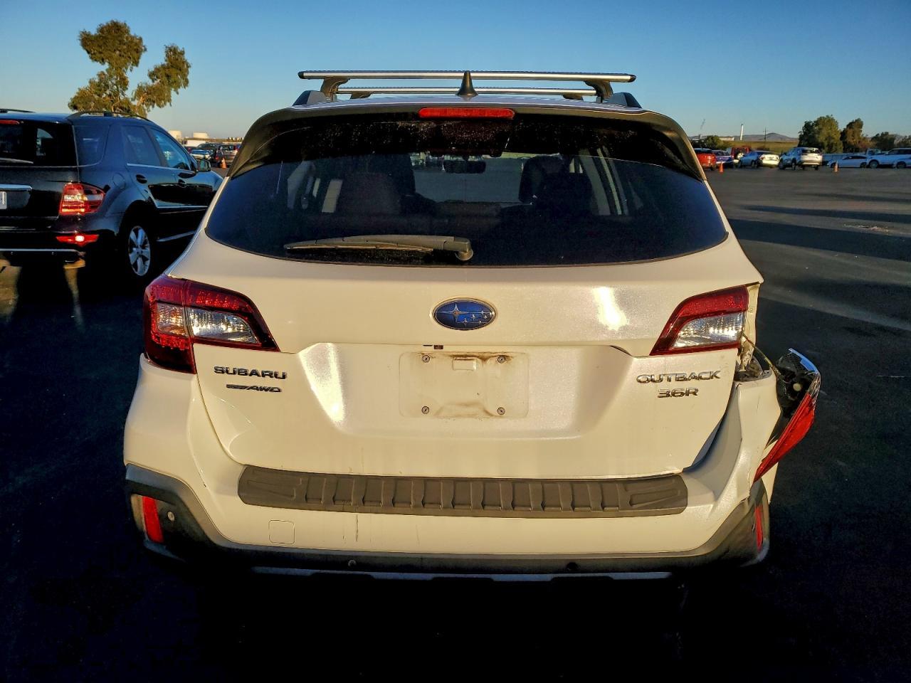 2018 Subaru Outback Touring - Image 6