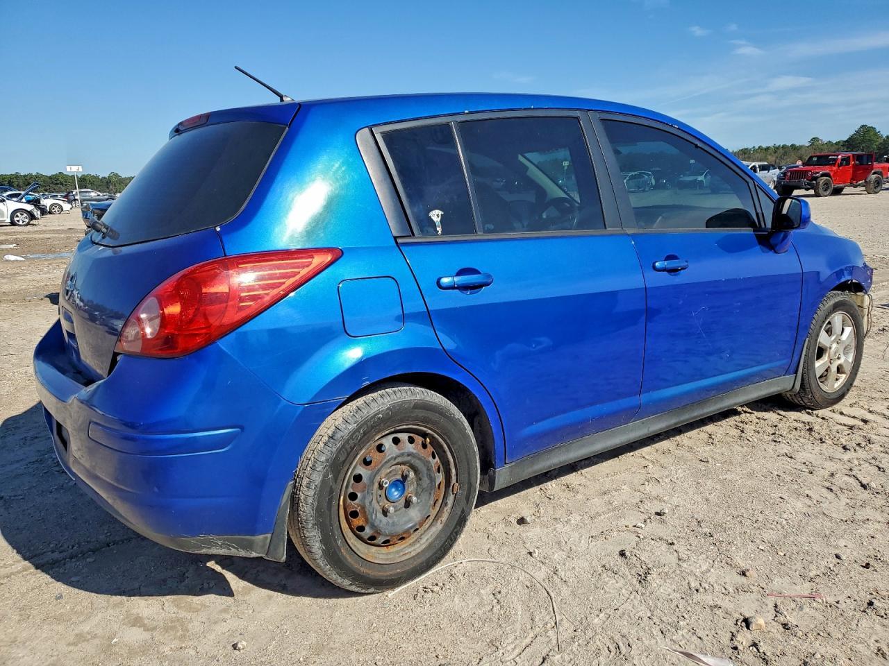 2011 Nissan Versa S - Image 3