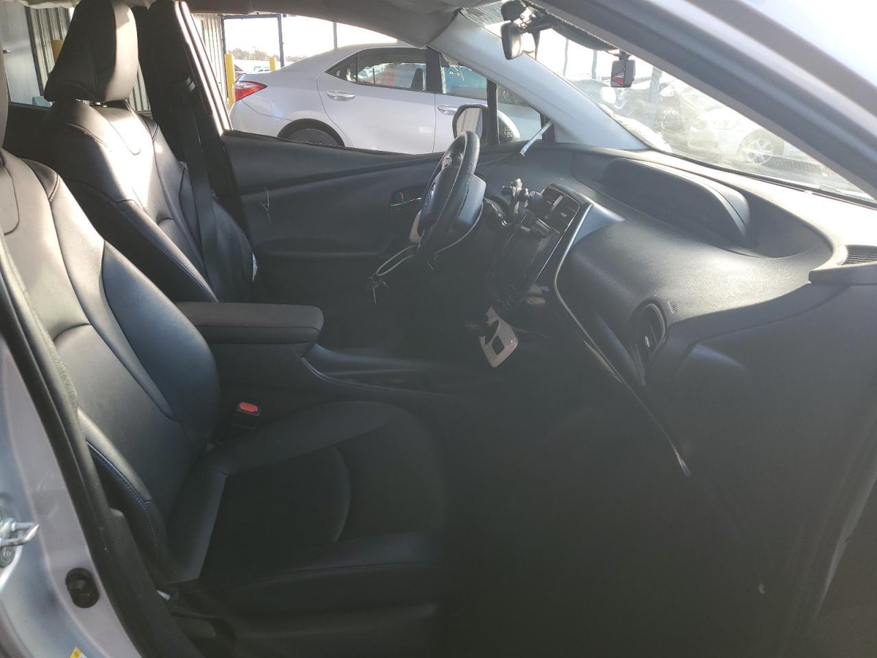 2017 Toyota Prius - Image 7