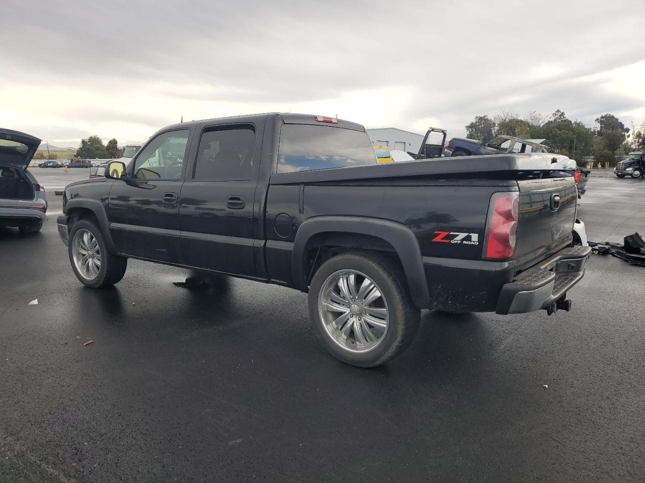 2004 Chevrolet Silverado K1500 - Image 2