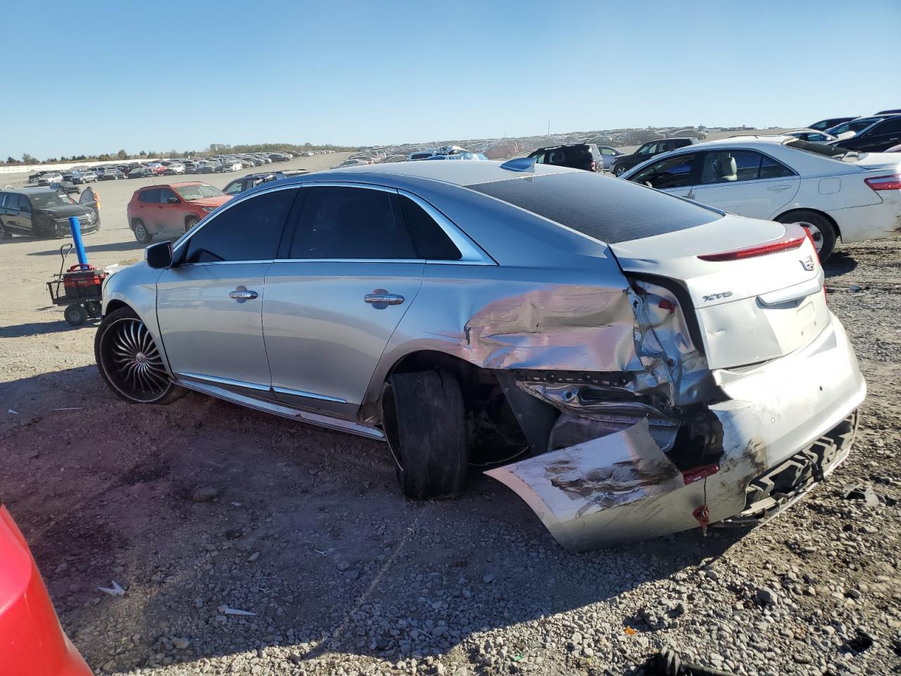 2016 Cadillac Xts Luxury Collection - Image 2