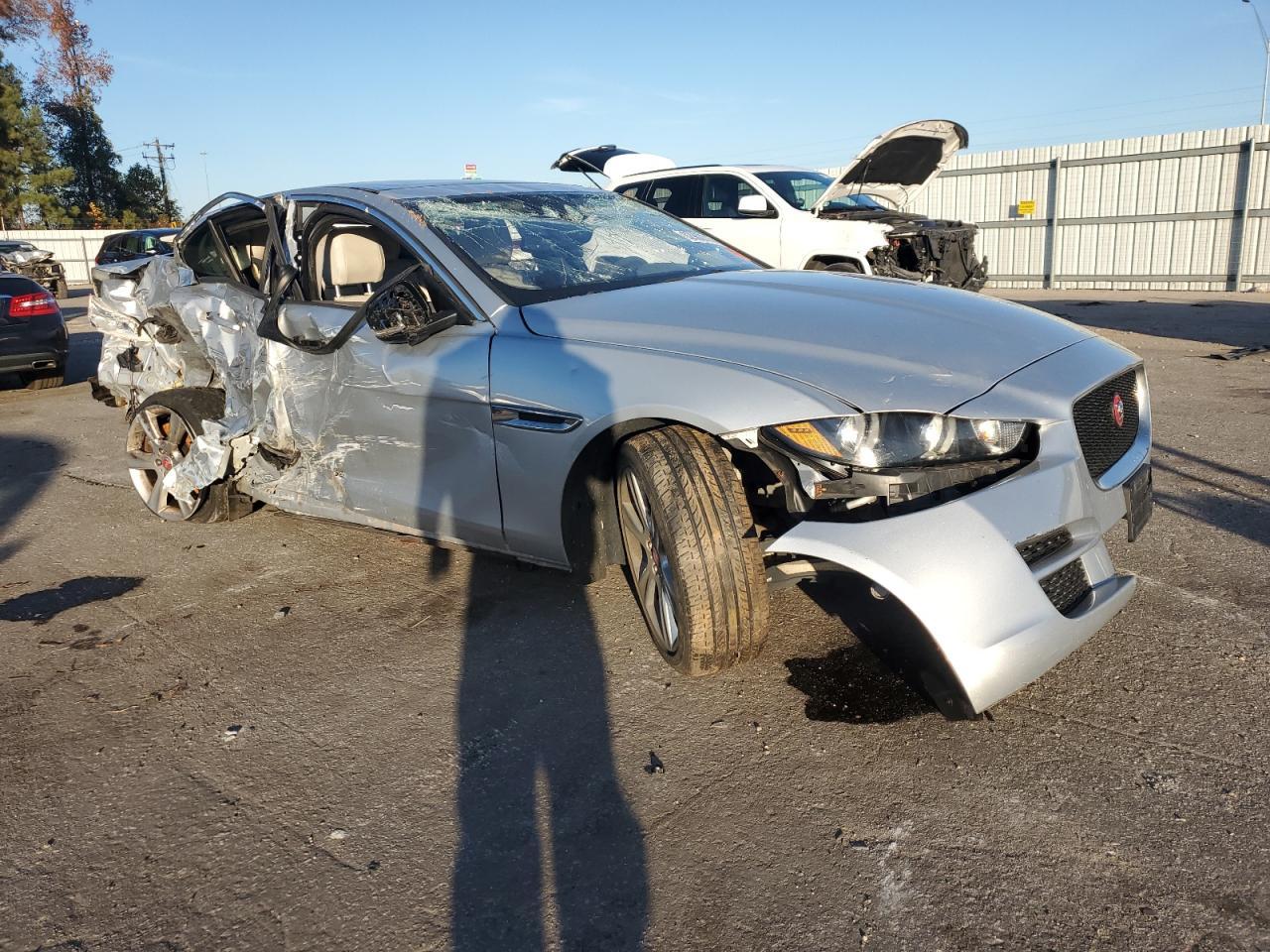 2018 Jaguar Xe Premium - Фото 4