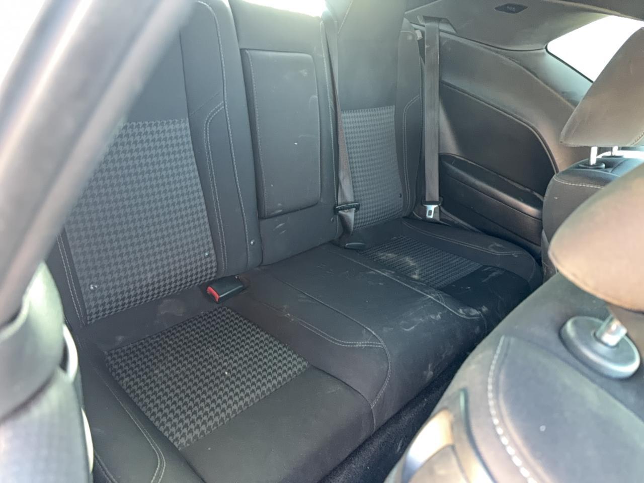 2015 Dodge Challenger Sxt - Image 6