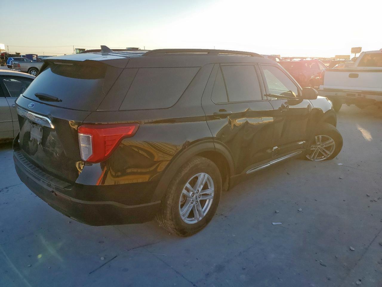 2023 Ford Explorer Xlt - Image 3