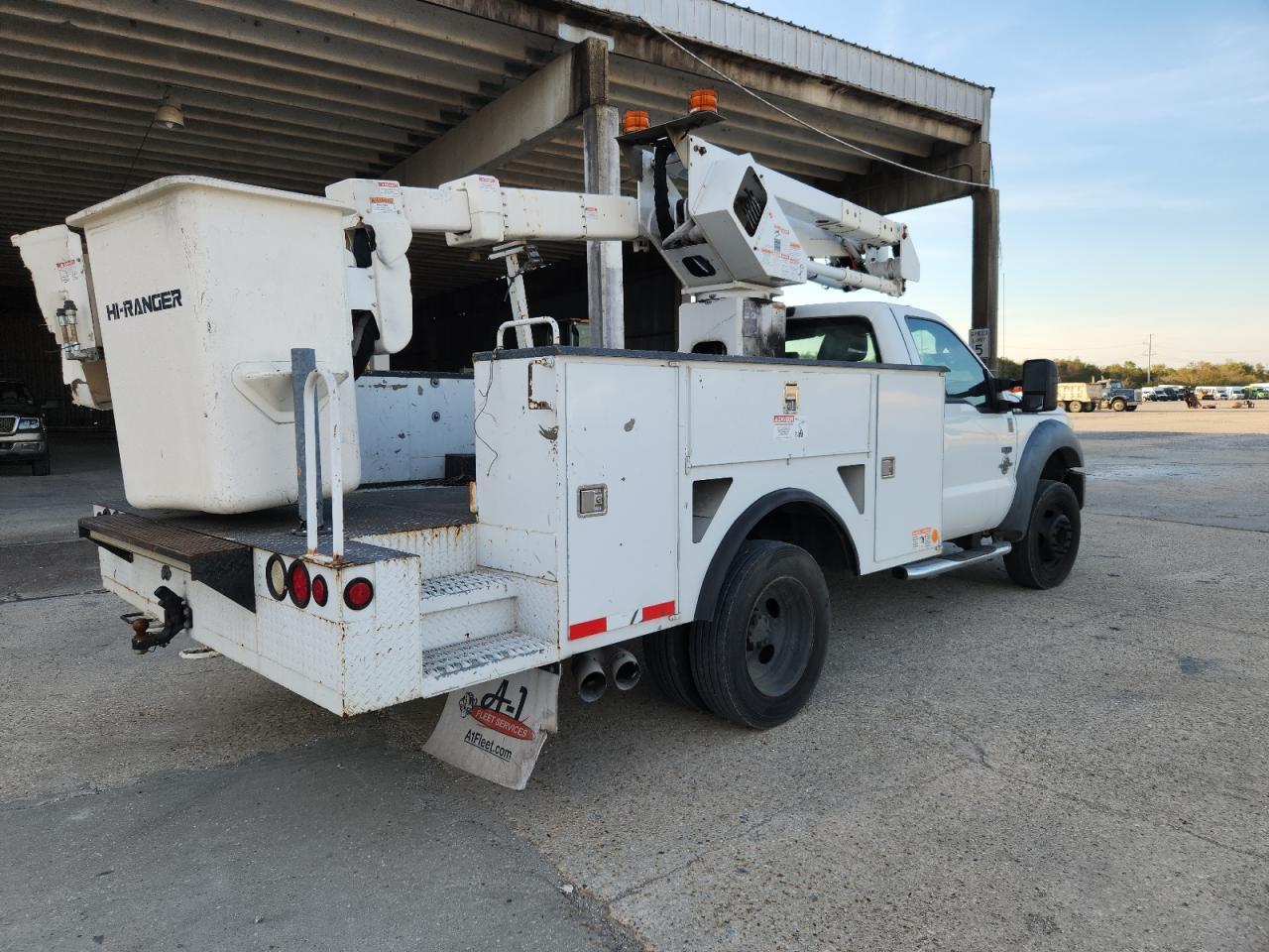2016 Ford F550 Bucket Truck - Фото 3