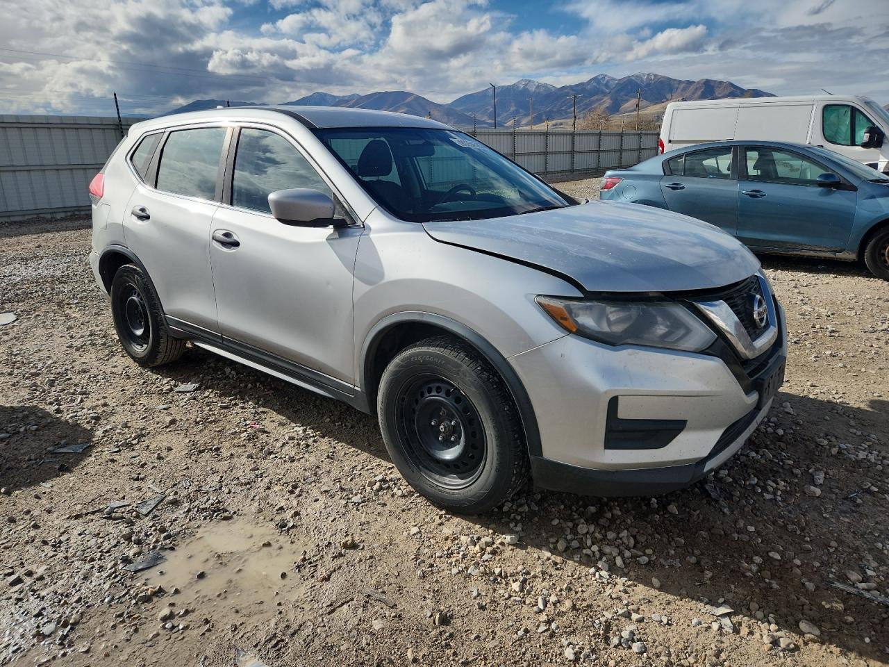 2017 Nissan Rogue S - Фото 4
