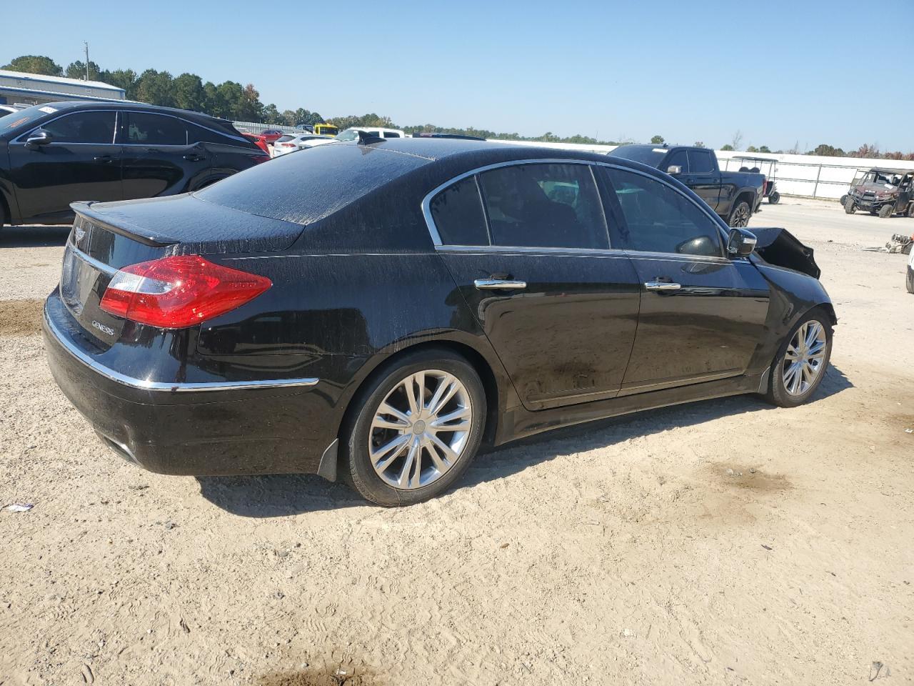 2013 Hyundai Genesis 3.8L - Фото 3