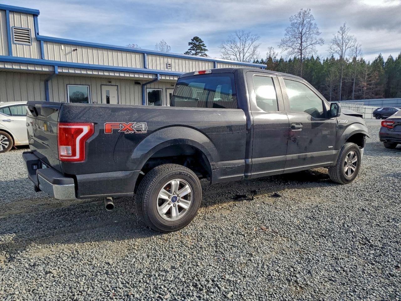 2016 Ford F150 Super Cab - Image 3