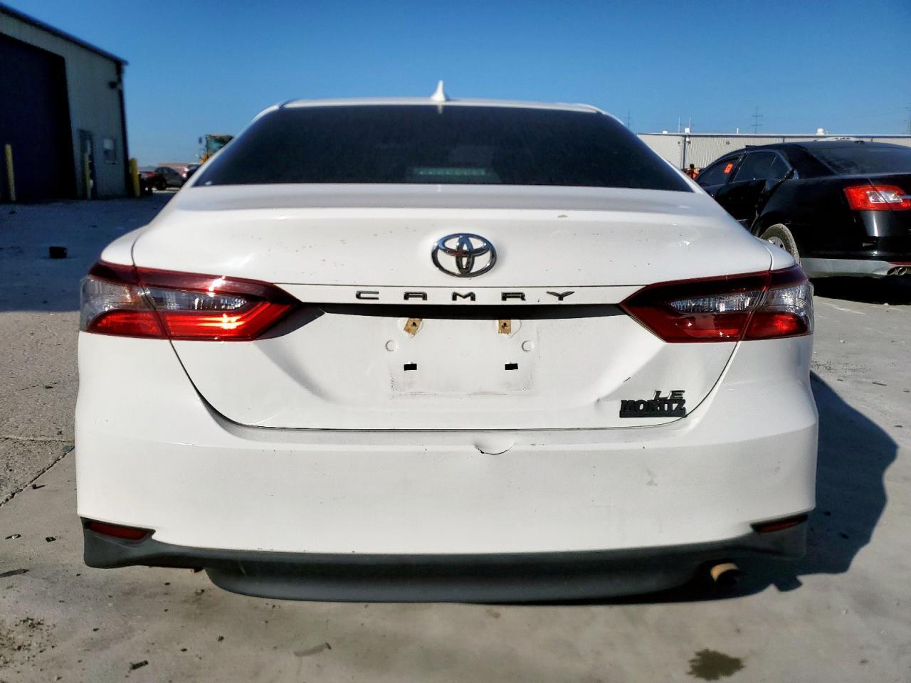2021 Toyota Camry Le - Фото 6