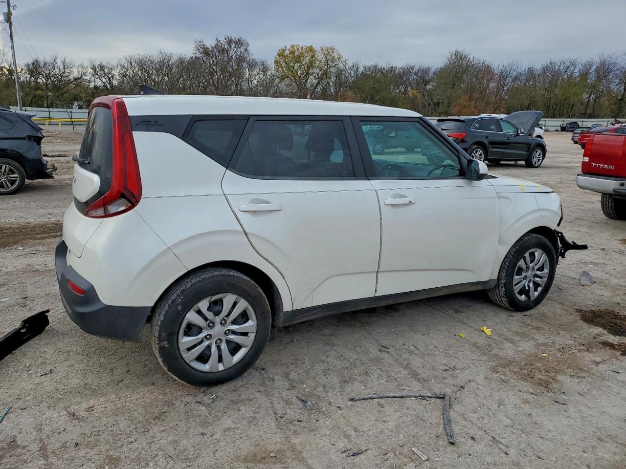 2022 Kia Soul Lx - Image 3