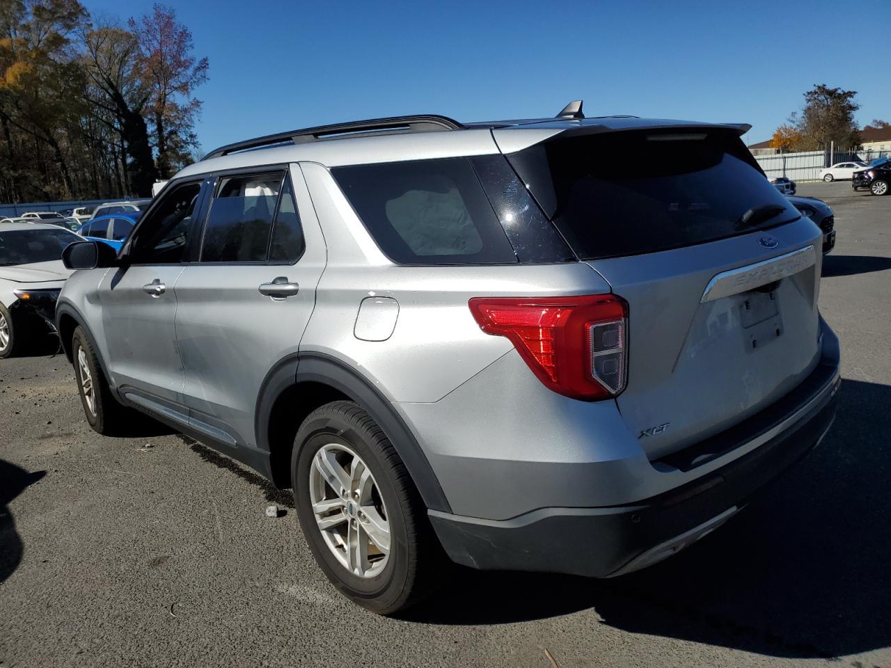 2023 Ford Explorer Xlt - Фото 2