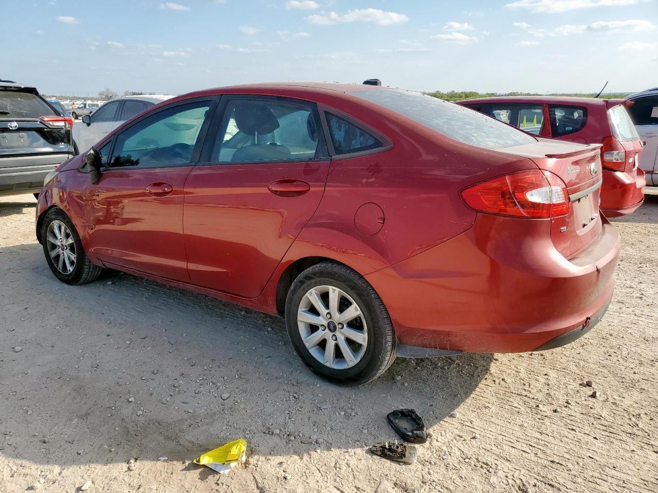 2013 Ford Fiesta Se - Image 2