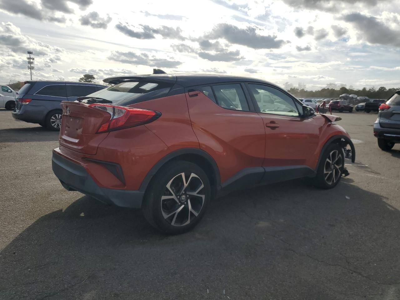2020 Toyota C-Hr Xle - Image 3