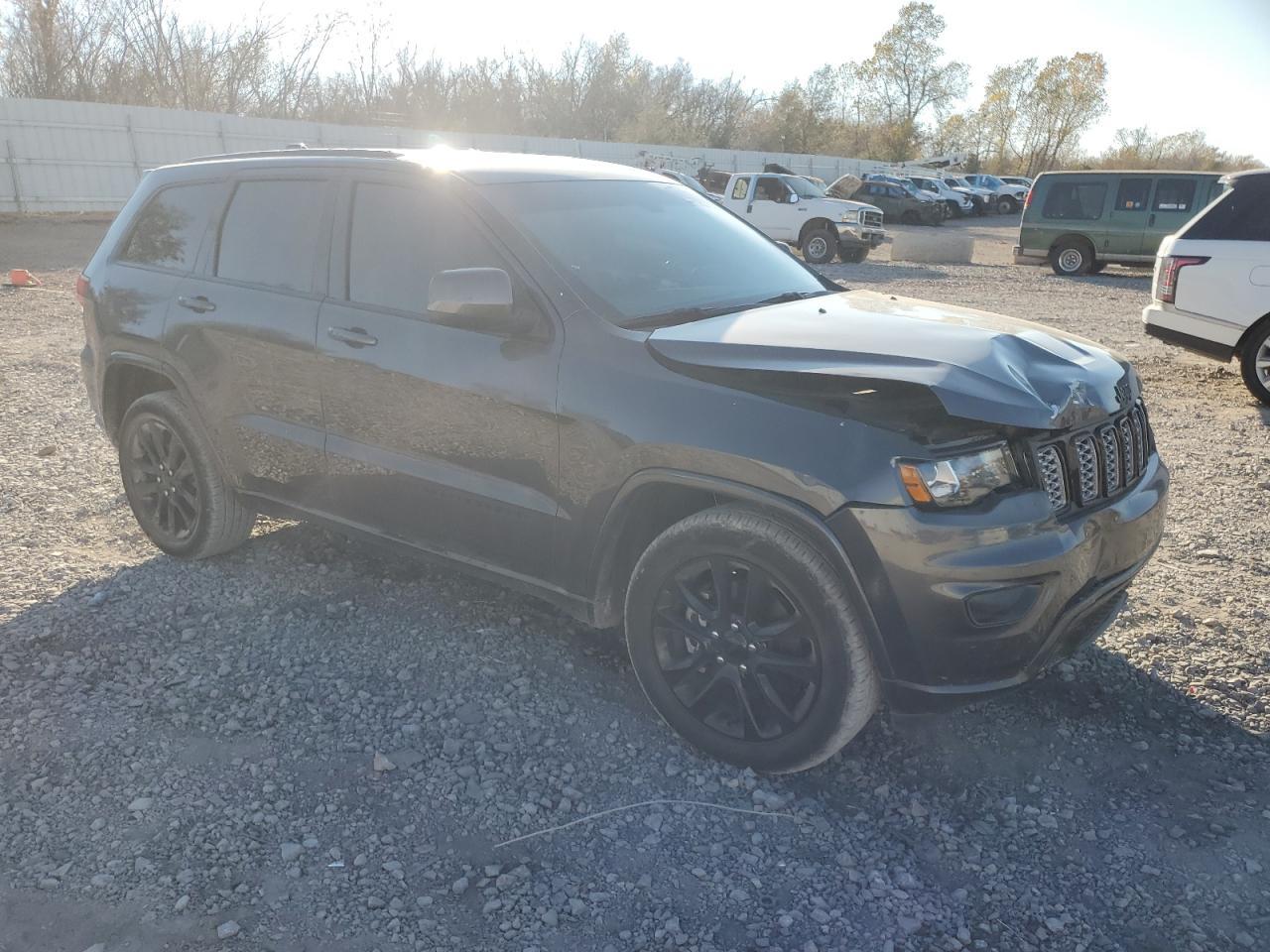 2021 Jeep Grand Cherokee Laredo - Image 4