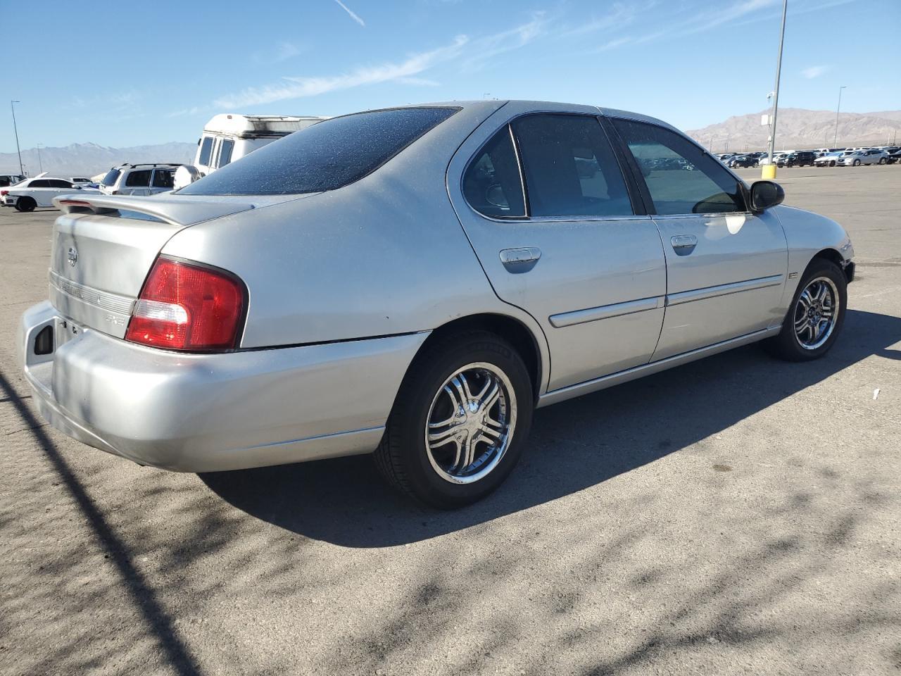2001 Nissan Altima Xe - Фото 3