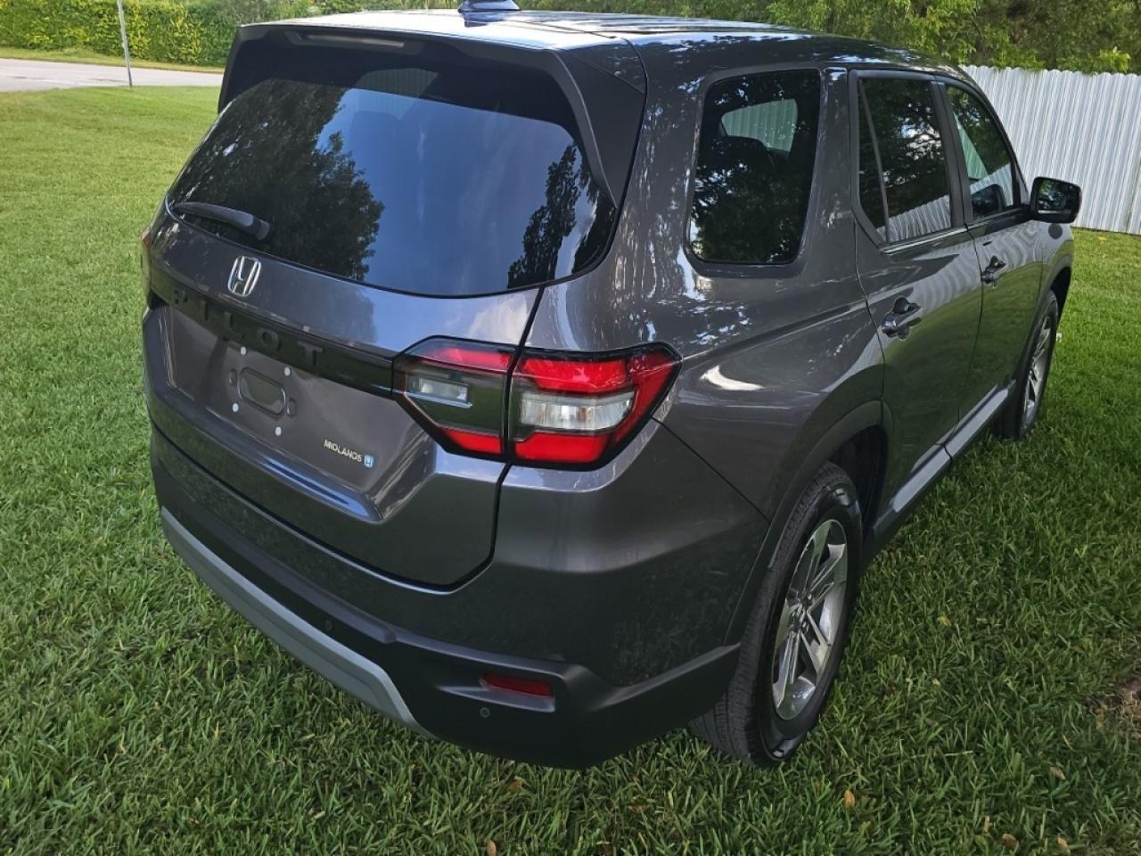 2025 Honda Pilot Exl - Image 4