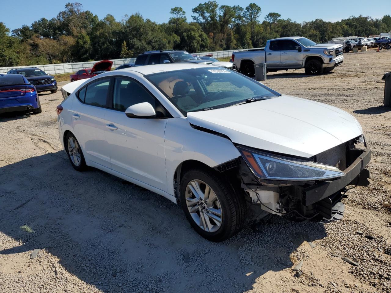 2019 Hyundai Elantra - Image 4