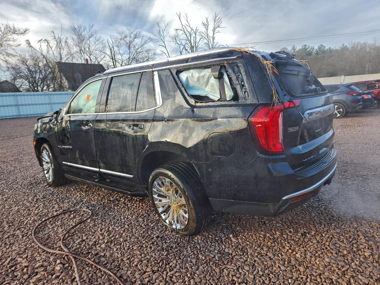2021 GMC Yukon Slt - Image 2