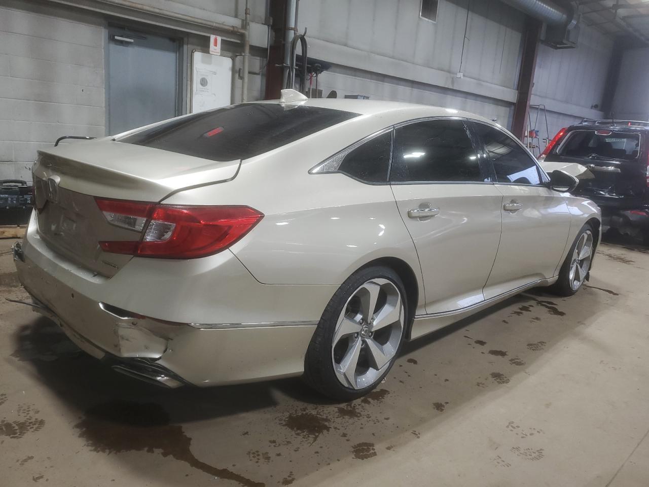 2018 Honda Accord Touring - Image 3