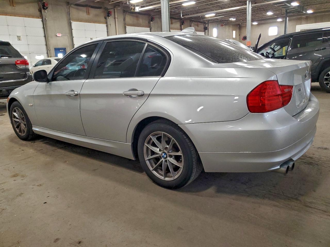 2010 BMW 328 I - Фото 2