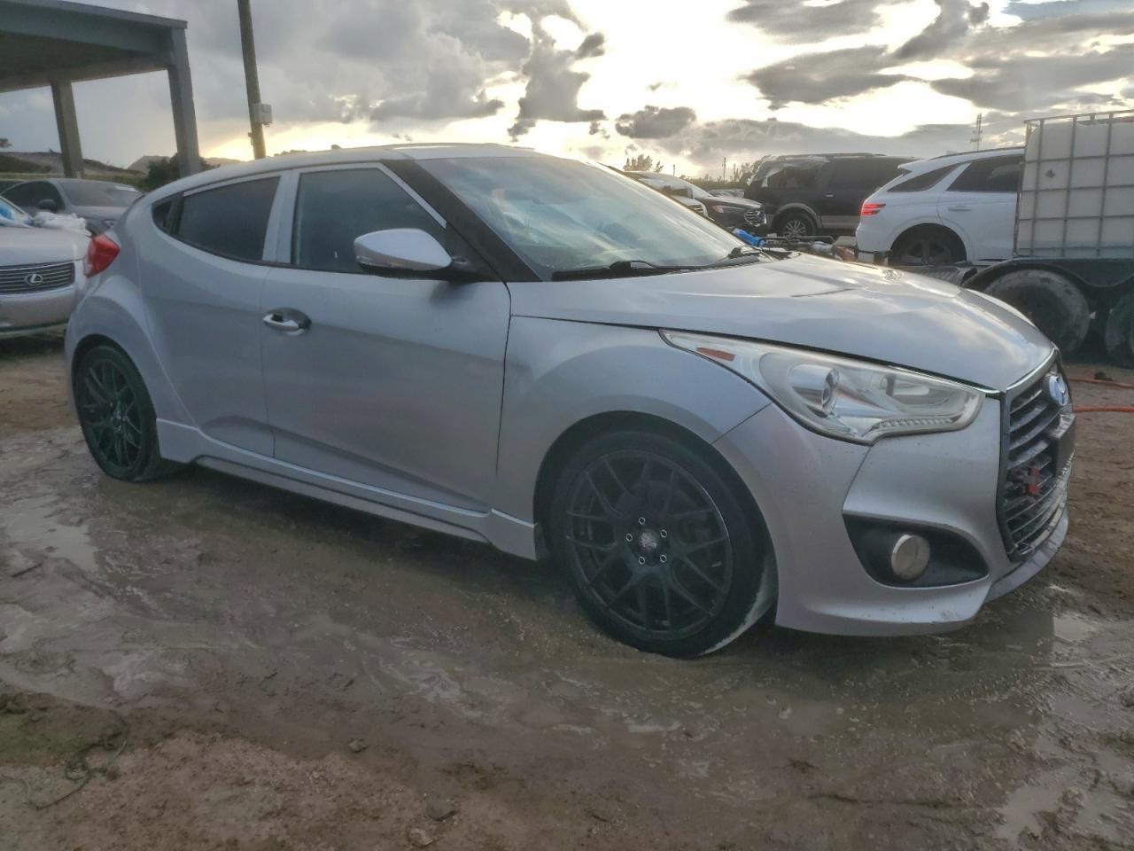 2013 Hyundai Veloster Turbo - Image 4