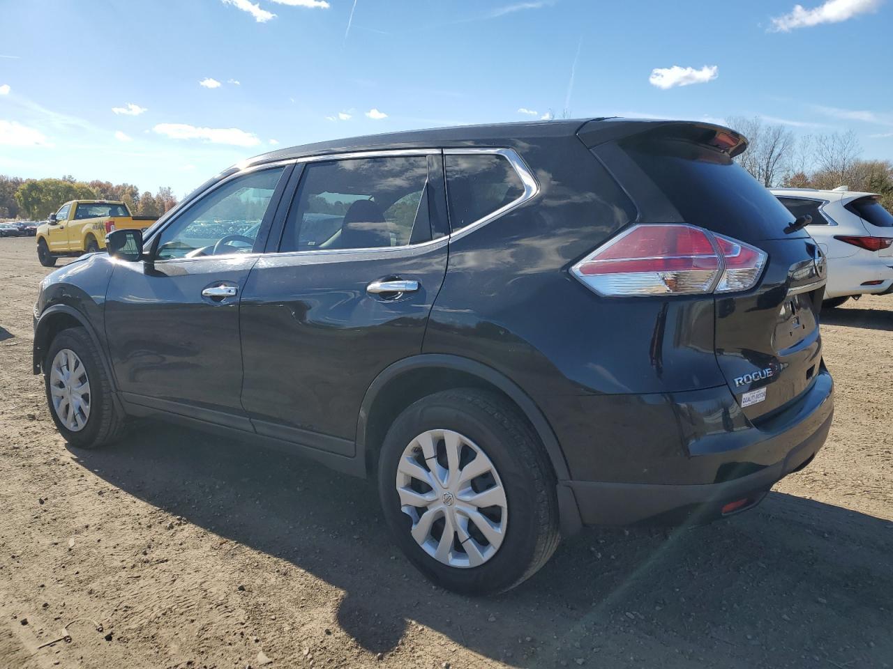 2015 Nissan Rogue S - Фото 2