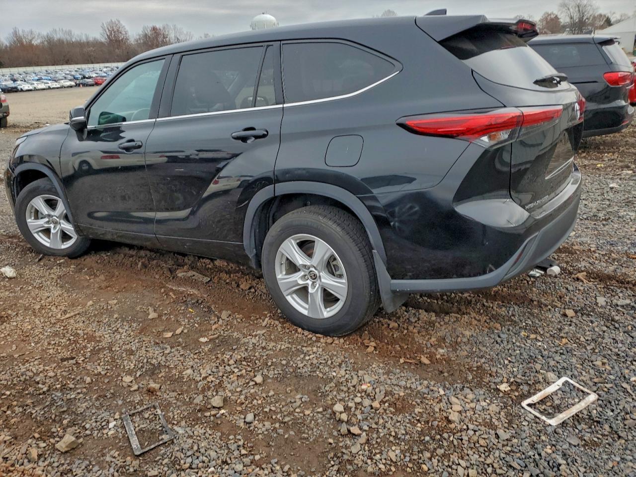 2021 Toyota Highlander Le - Фото 2