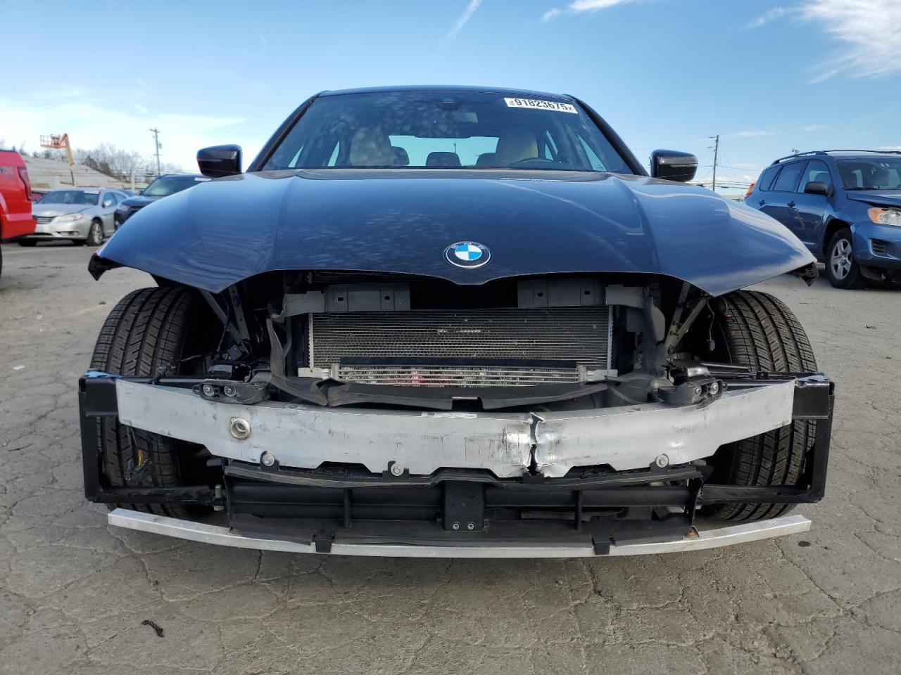 2020 BMW 330Xi - Фото 5