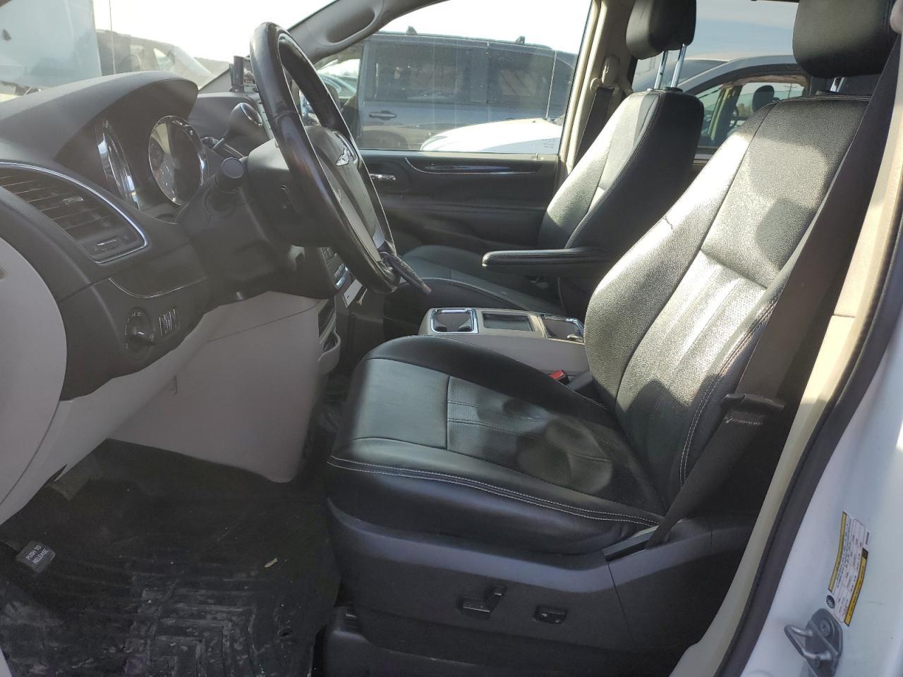2016 Chrysler Town & Country Touring L - Фото 7